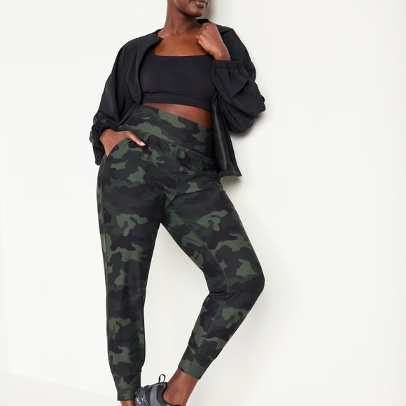NWT OLD NAVY High-Waisted PowerSoft Joggers Color: Camo - Picture 3 of 7